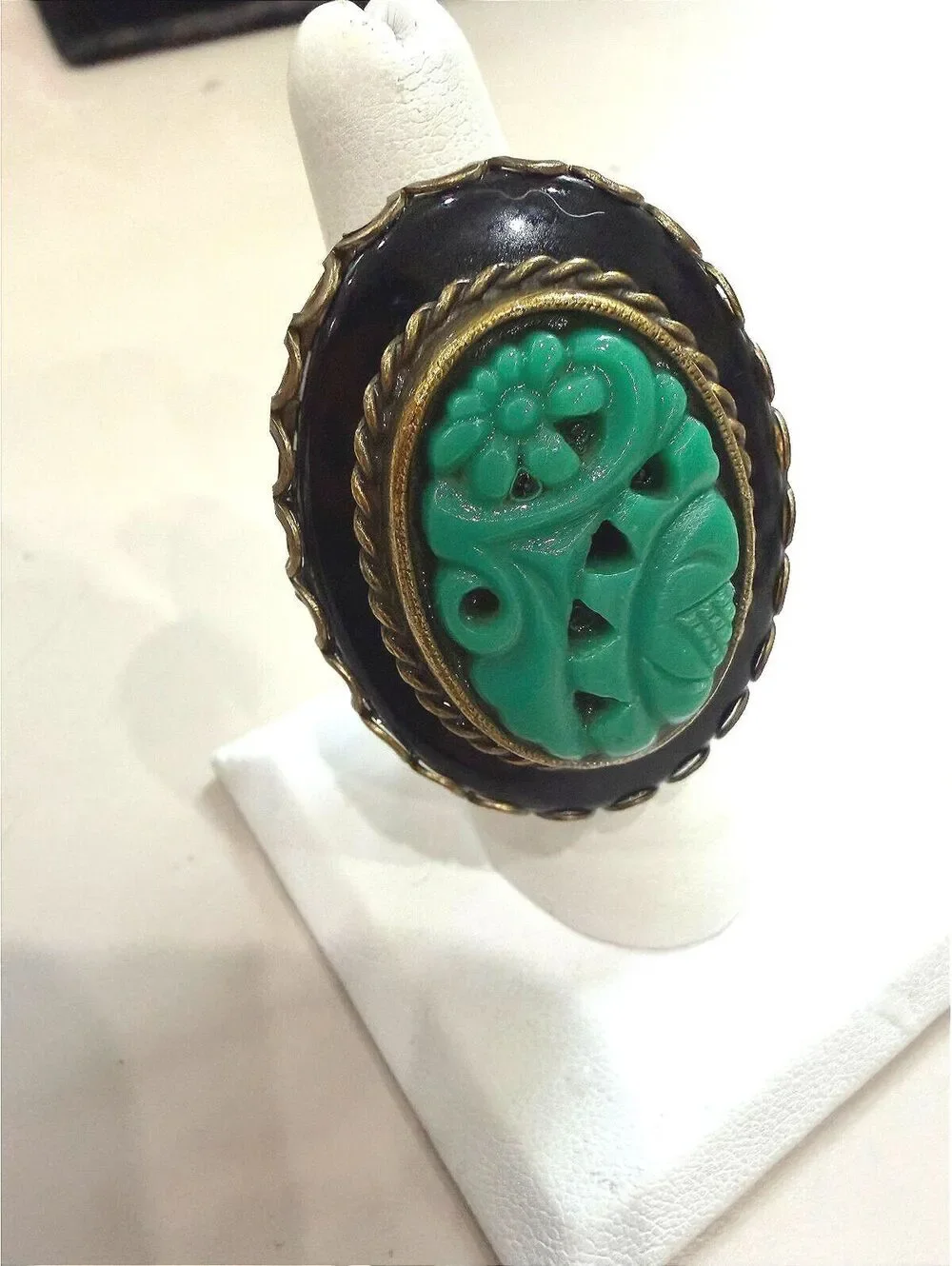 Vintage Carved Green Floral Cameo Ring with Brass and Black Detailing